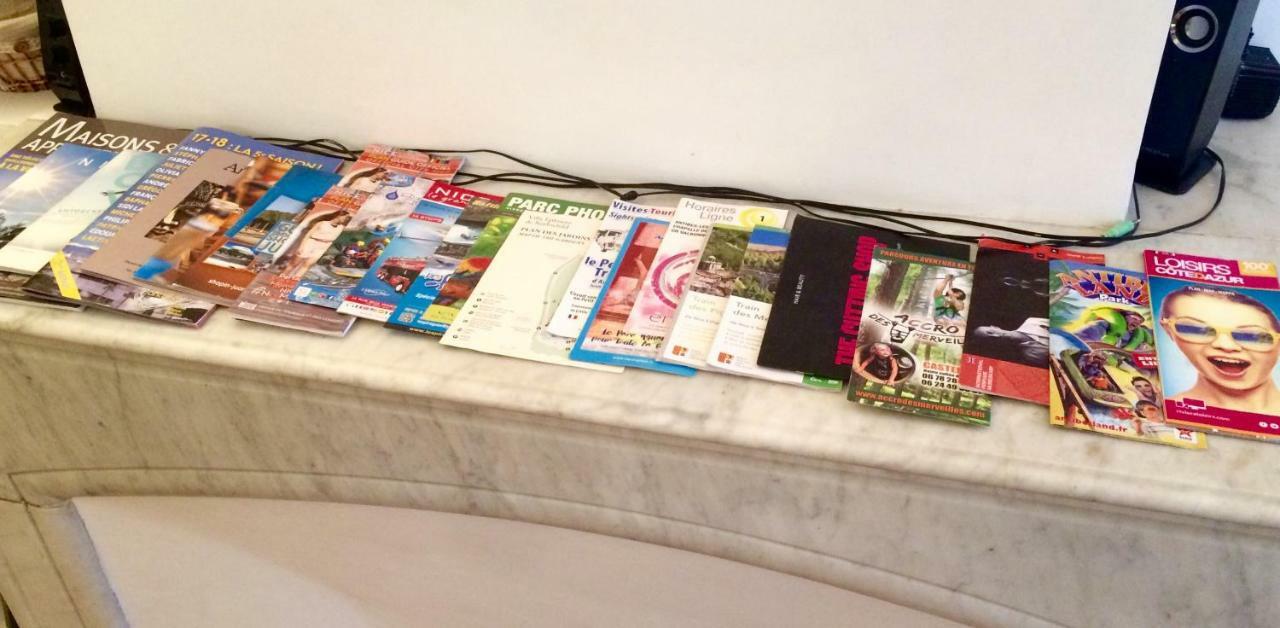 2 Bedroom Funky Apartment In The Heart Of The Old Town Of Antibes Extérieur photo