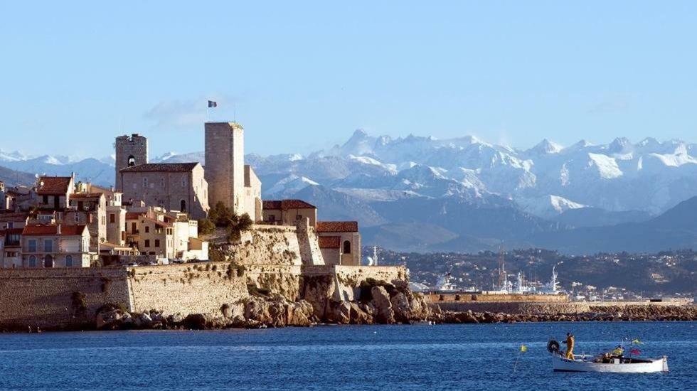 2 Bedroom Funky Apartment In The Heart Of The Old Town Of Antibes Extérieur photo